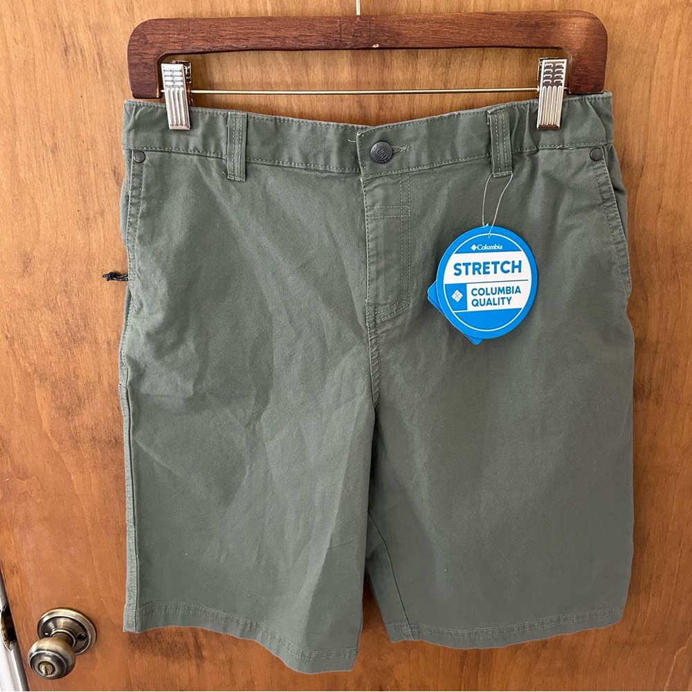 NWT Columbia Cotton Twill Shorts. Size XL/18-20.